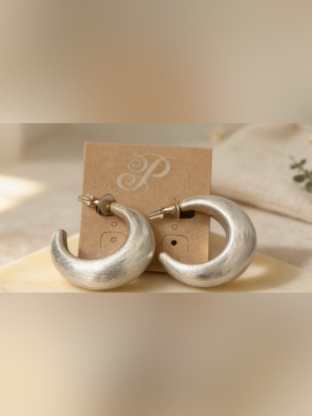 🩶 NEW 🩶 Plunder Silver Crescent Hoop Earrings 🩶